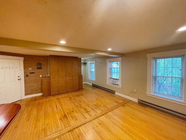 Photo - 131 W Merrimack St Unit Apartment 3