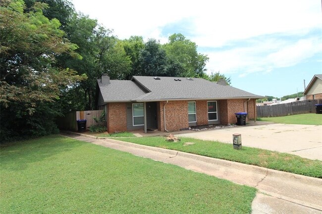 Building Photo - 900 Aspen Ct Rental