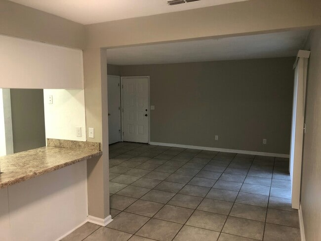 Photo - 3017 Oak Hammock Ln Unit A