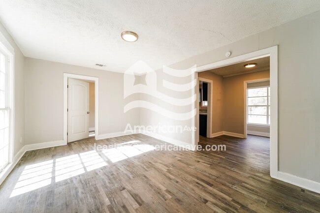 Photo - 522 Woodbury Rd