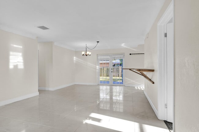 Building Photo - 1821 Montague St Rental