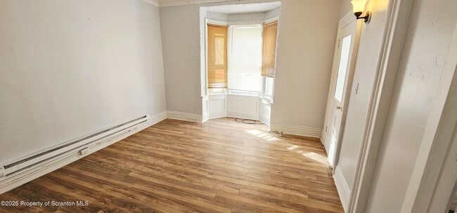 Building Photo - 1319 Washburn St