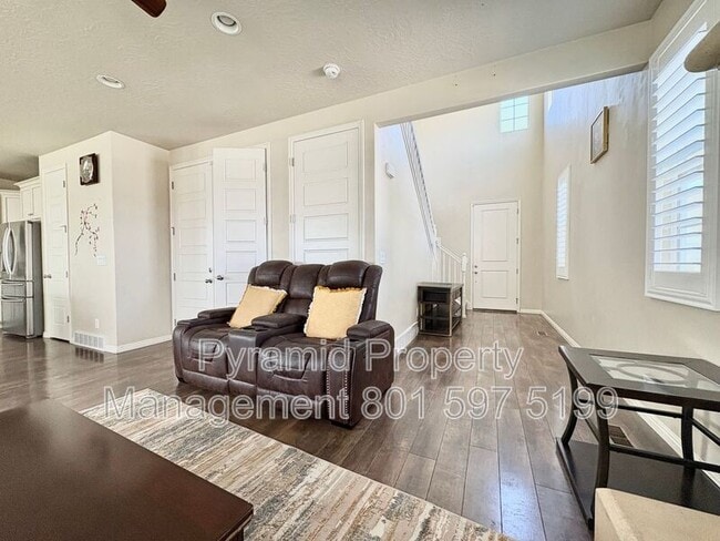 Photo - 5297 Halton Ln S