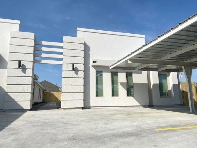 Building Photo - 1424 Alta Vista Dr Unit 3