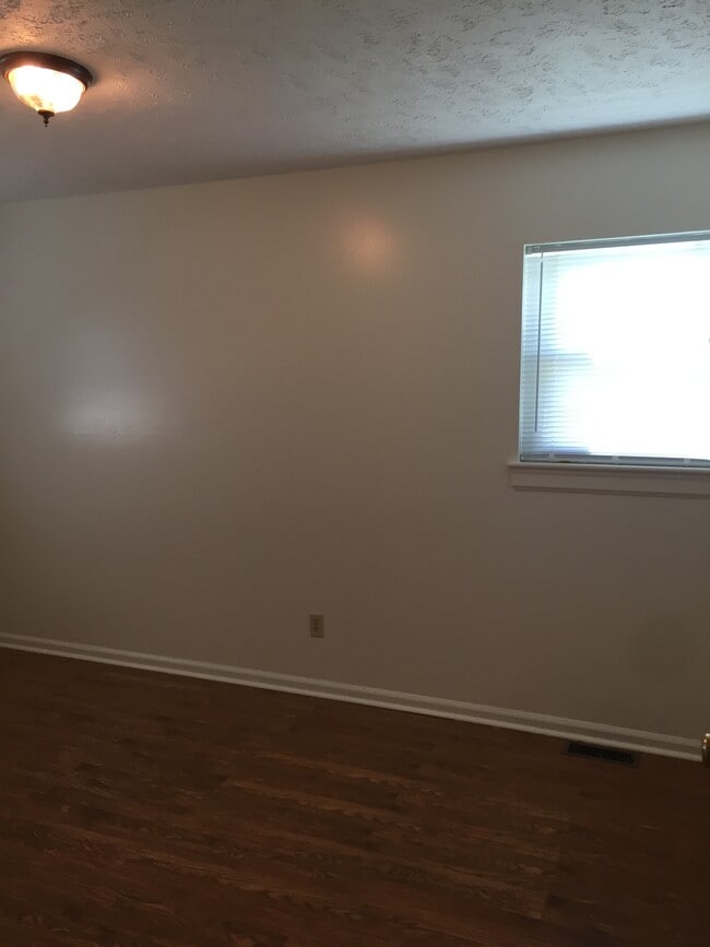 18 Bedroom 1 - 18 White Cir