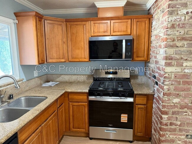 Photo - 2701 Lerwick Rd