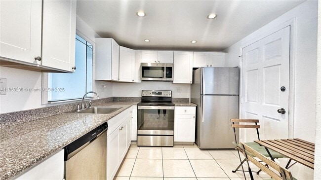 Building Photo - 3750 NE 170th St Unit 3750 NE 170th St # 208