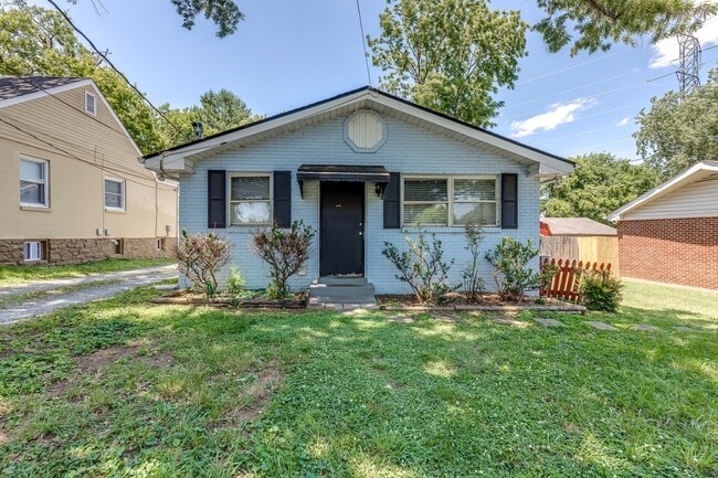Building Photo - 1427C McGavock Pike