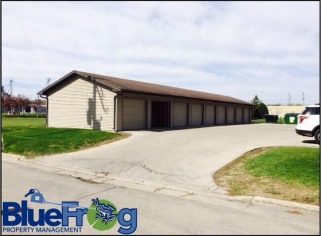 Photo - 230 Robbins St