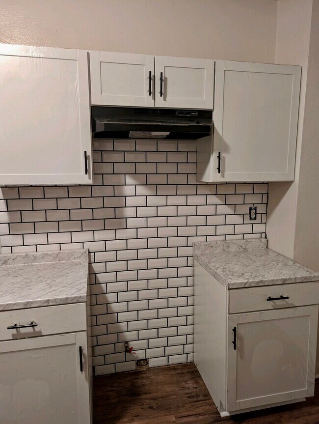 Cocina a gas de acero inoxidable recién añadida - 672 Middle Ave