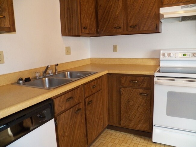 Photo - 1008 Bridgit Ct SE Unit 04