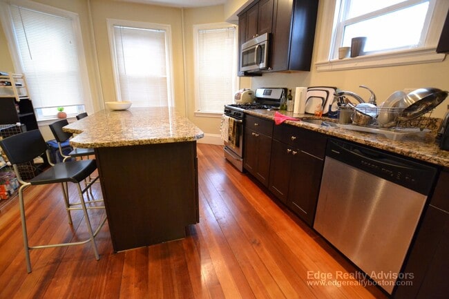 Photo - 75 Leicester St