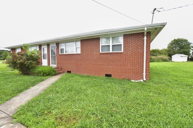 Building Photo - 936-938 Schumann Dr Unit 938 Schumann Dr. Rental