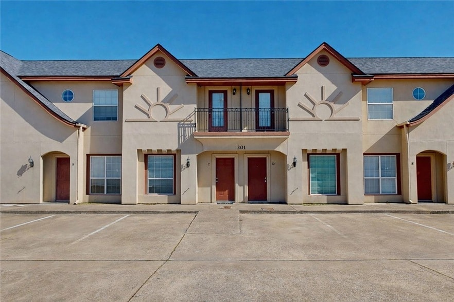 Photo - 301 Nimitz St