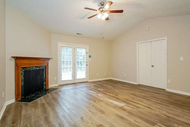 Photo - 535 Cahill Ln