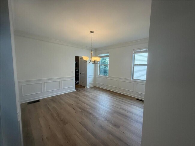 Photo - 325 Cranbrooke Cir