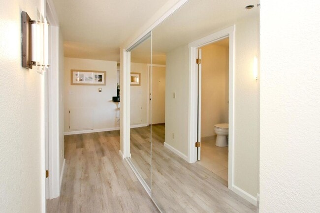 Photo - Prime Central Location / Available NOW!!!
