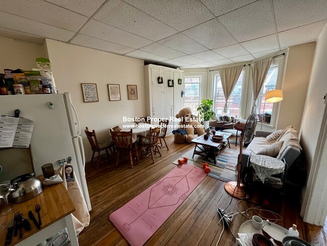 Building Photo - 36 Fairfield St Unit 6