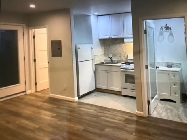 12412 Oxnard St Unit ADU