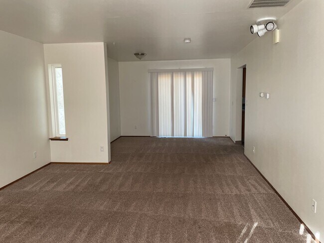 1322 W Lakeside Dr Unit 1322 Lakeside Drive
