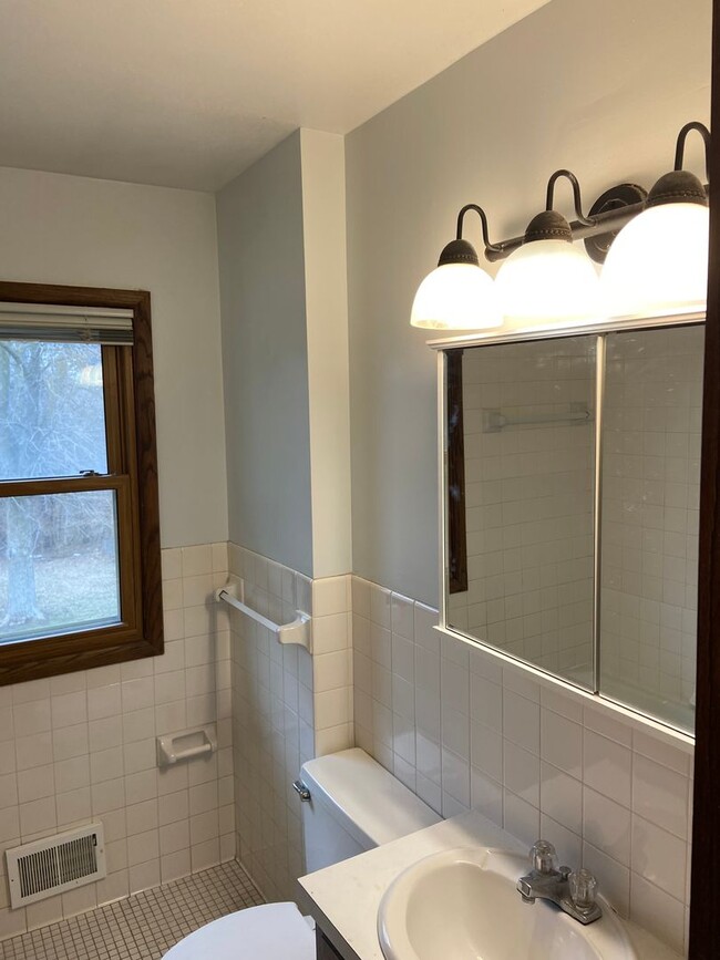 Photo - 1671-1673 Leone Unidad 1673