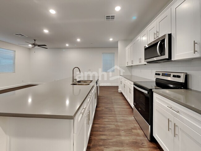 Photo - 132 Charmante Tulip Ln