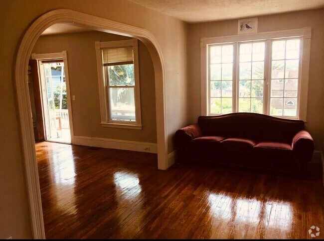 Building Photo - 30 Uxbridge St Unit 1 Rental