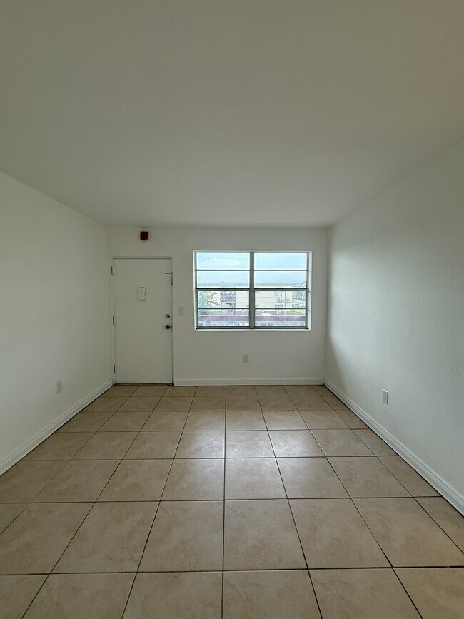 Livingroom - 5165 W Flagler St