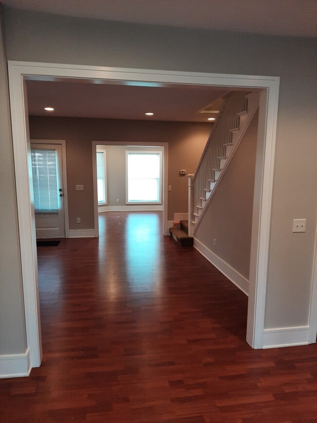 Photo - 569 Lovett Ave SE