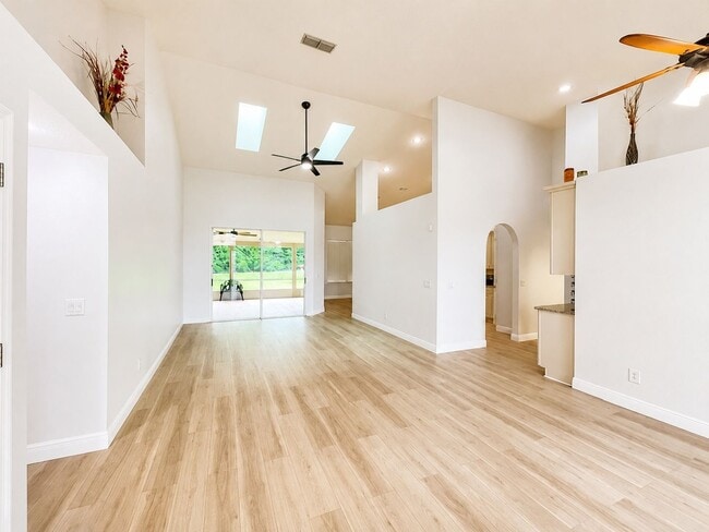 Photo - 2226 Lake Marion Dr