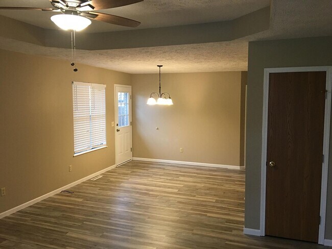 Photo - 2104 Southfork Dr