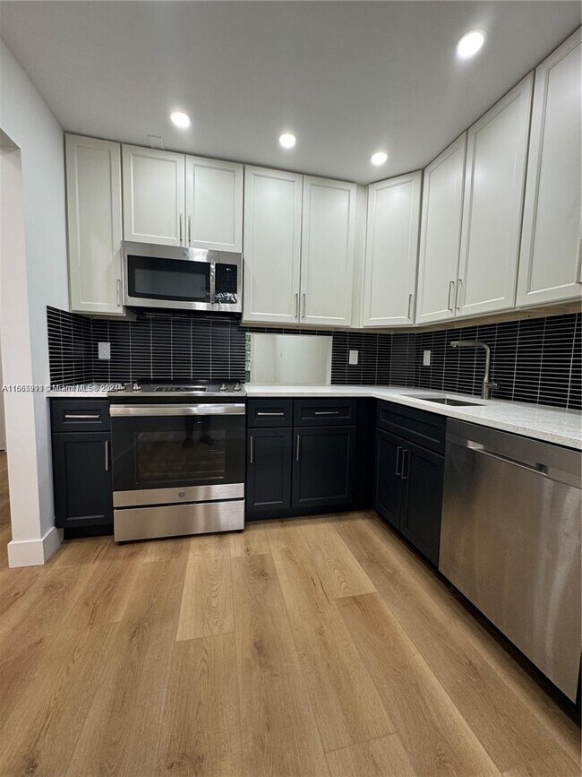 151 Berkley Rd Condo Unit 302 Condo for Rent in Hollywood, FL