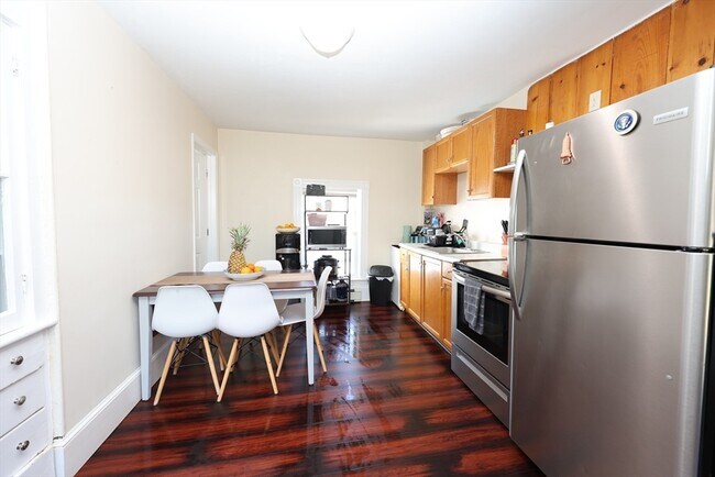Photo - 210 Webster St Unit 6