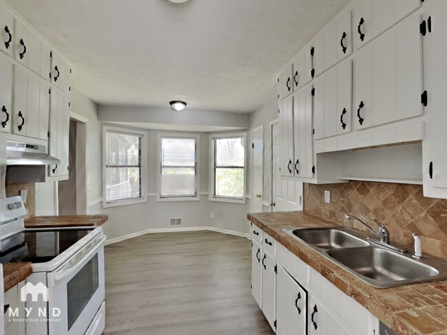 Photo - 276 Grist Mill Ln