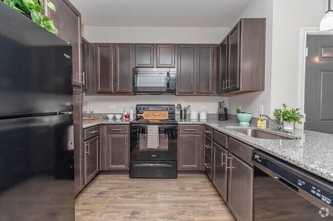 Building Photo - New move-ins get a special surprise! Unit AASF Rental