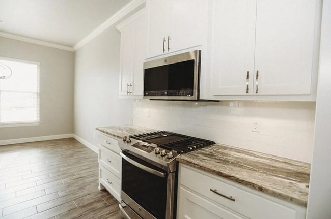 Photo - 1411 Sweetbriar Way