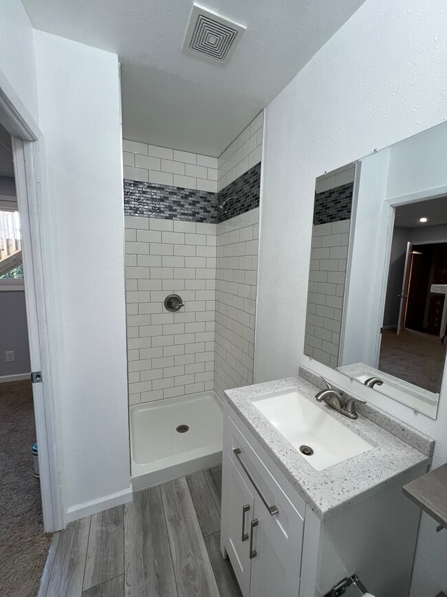 Photo - 122 N Division St Unit 122