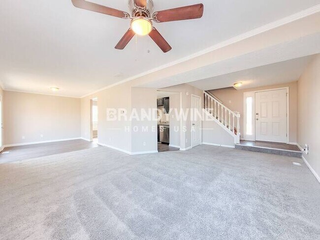 Photo - 605 Woods Crossing Ln