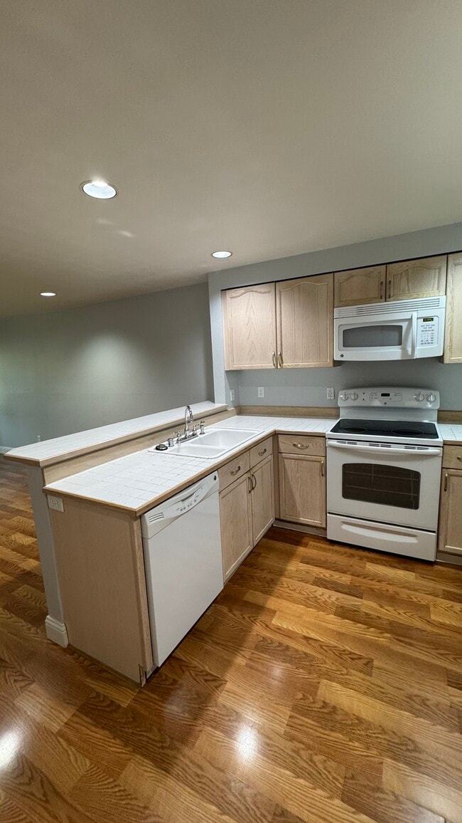 Kitchen - 15805 Waynita Way NE Unit D207