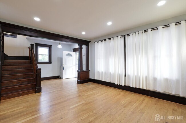Photo - 657 Amboy Ave