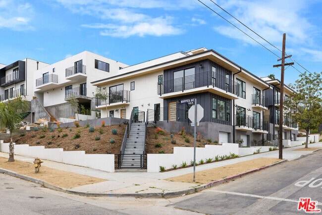 Building Photo - 571 Mariposa Ave Rental