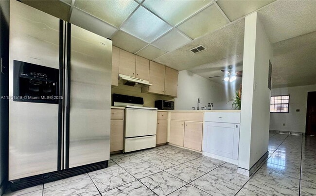 Photo - 1319 W 51st Pl Unit B9