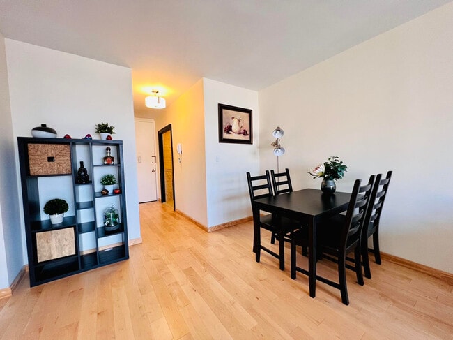 Building Photo - 20 W 64th St Unit 28M