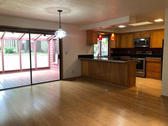 Photo - 2 Bed, 2 Bath S Salem Home!
