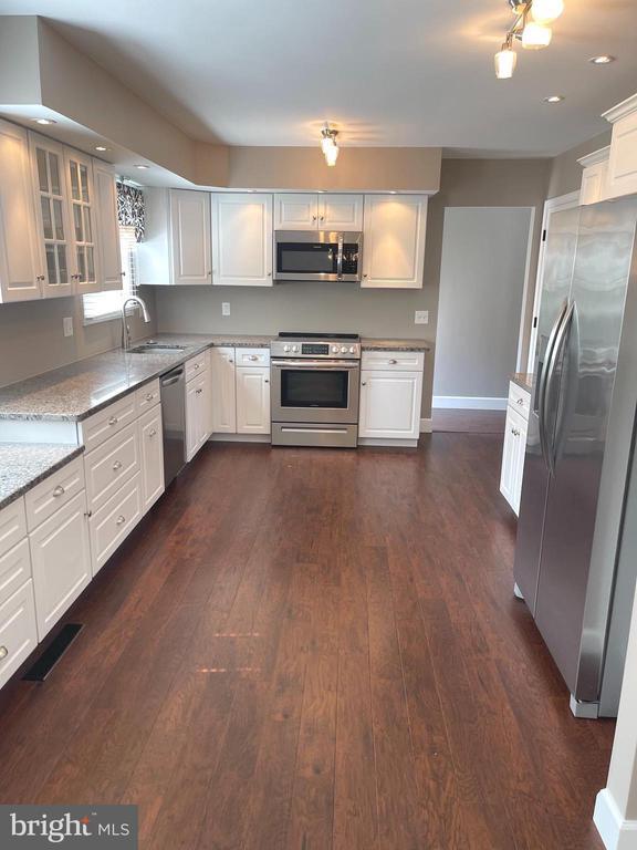 Photo - 990 E Governor Rd