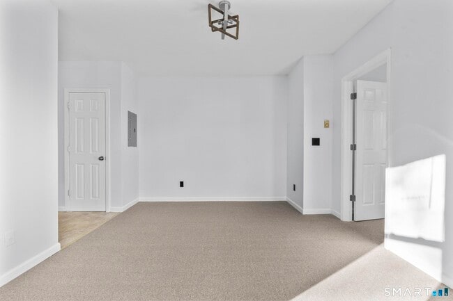 Photo - 1380 Bank St