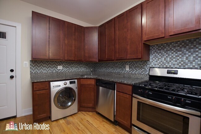 3522 N Racine Ave Unit A05C