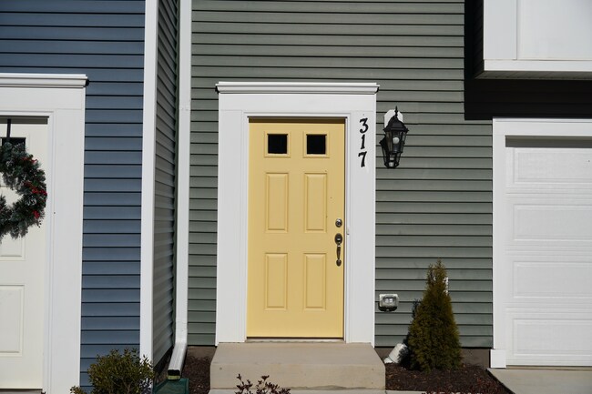 Photo - 317 Willowshire Ct