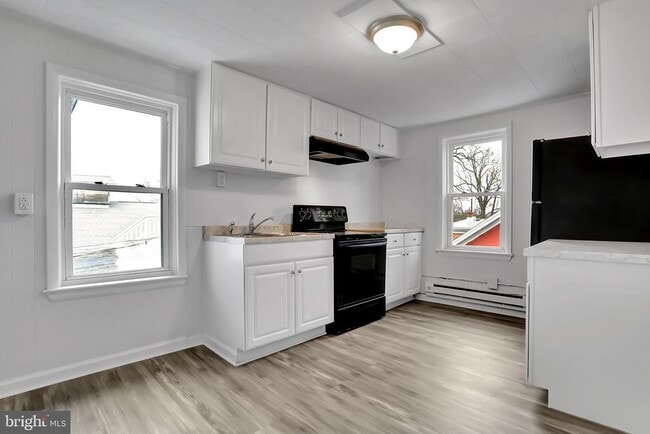 Building Photo - 655 S Potomac St Unit 5 Rental