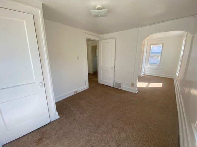 Photo - Welcoming 5BR/3BA with Dining Room & Laund...